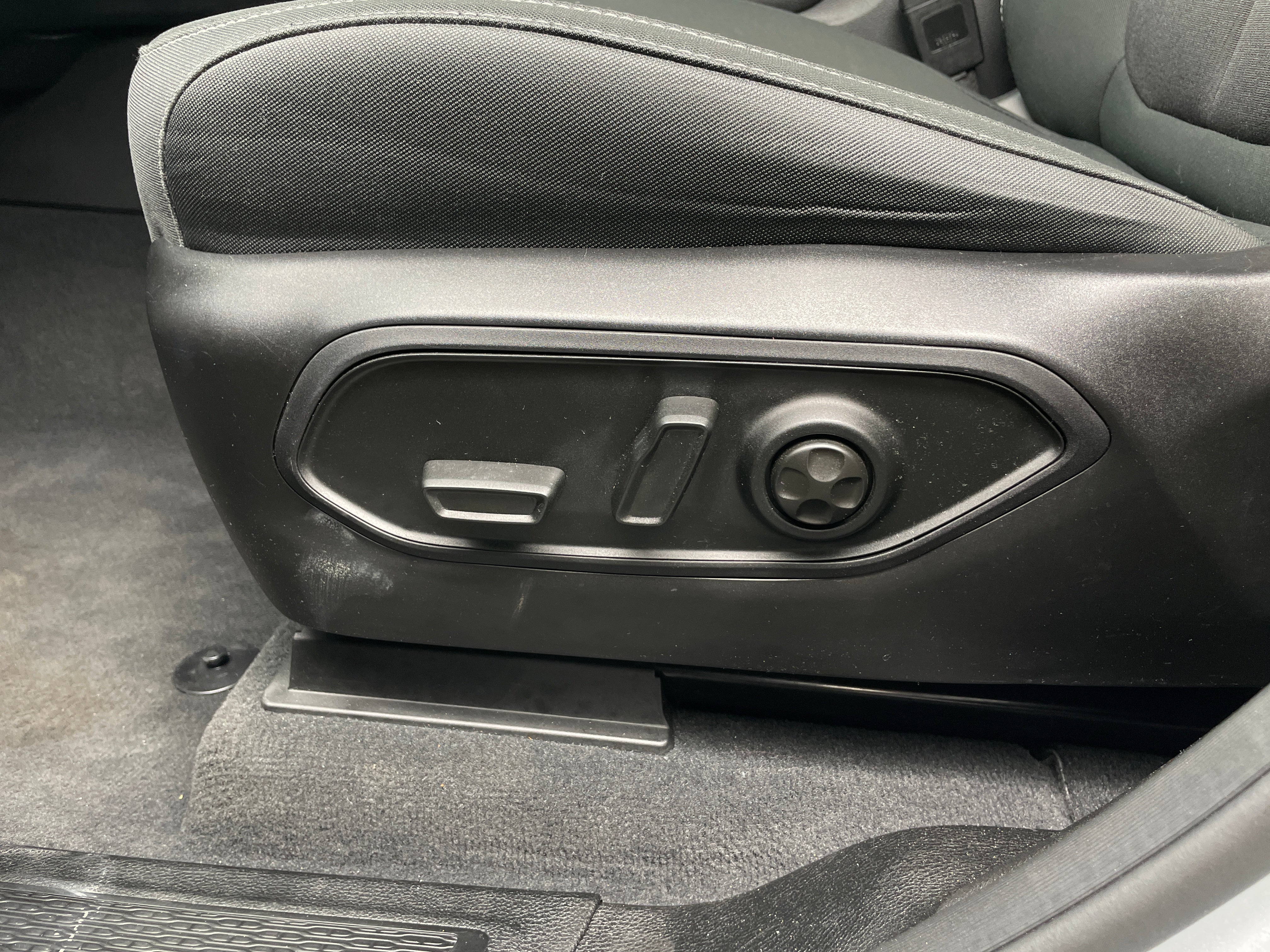 jeep grand cherokee 2025 1C4RJHAG1SC300811 image jeep grand cherokee 2025 1C4RJHAG1SC300811 image